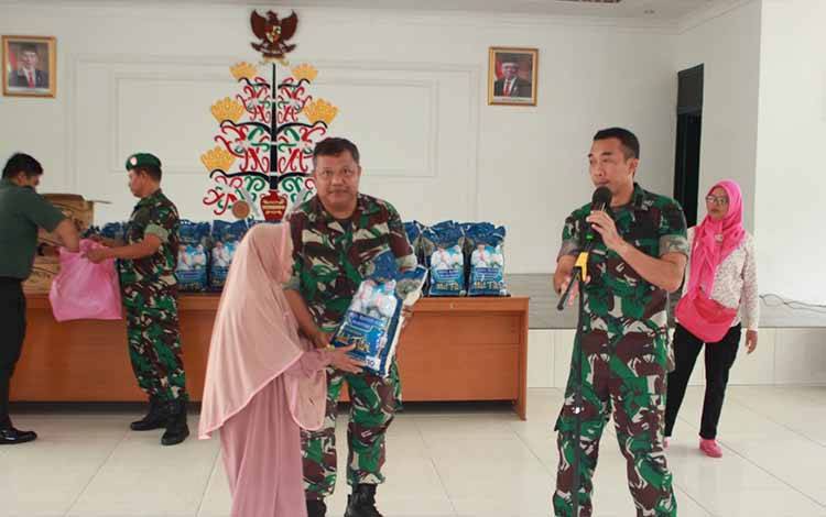 Kodim Palangka Raya Salurkan Zakat Keluarga Besar H Abdul Rasyid AS
