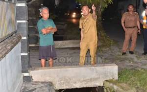 Fairid Tinjau 5 Titik Drainase di Palangka Raya untuk Antisipasi Genangan Akibat Hujan